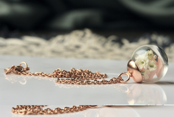 Kette Hortensien Blüten rosegold gepresste Blätter mit Schleierkraut als persönliches Geschenk für sie statt einem Blumenstrauß für Frauen